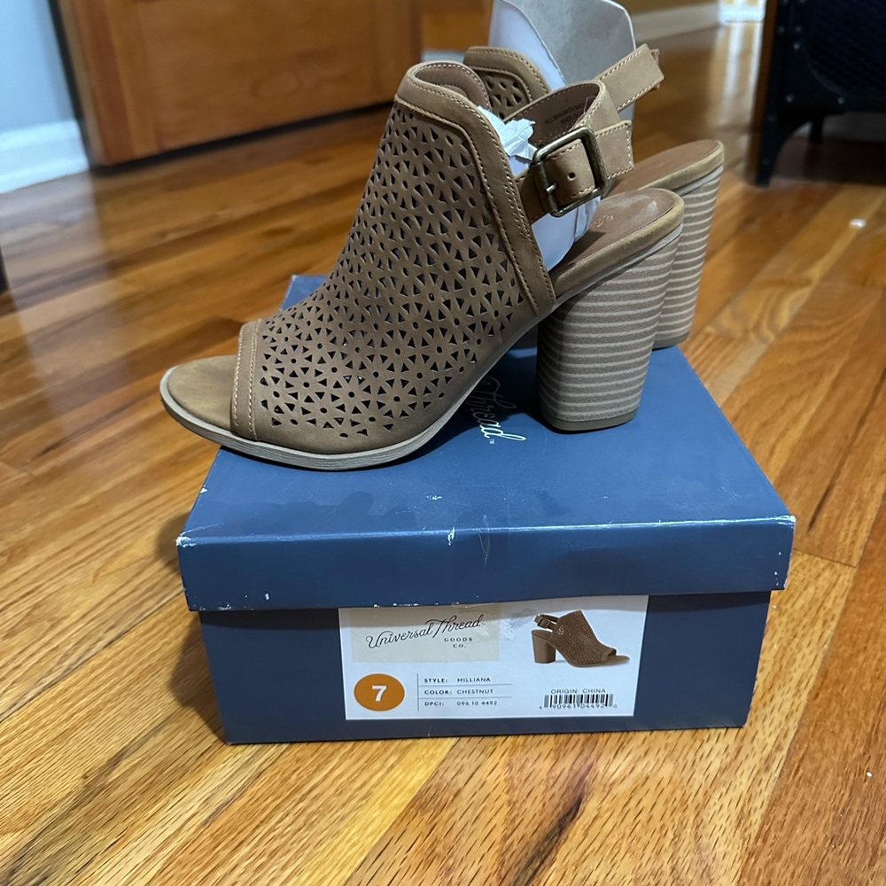 Target Heels - Picture 3 of 3